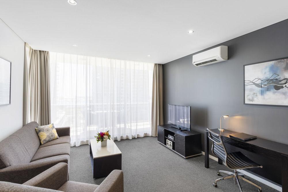 Meriton Serviced Aqua Street 4*