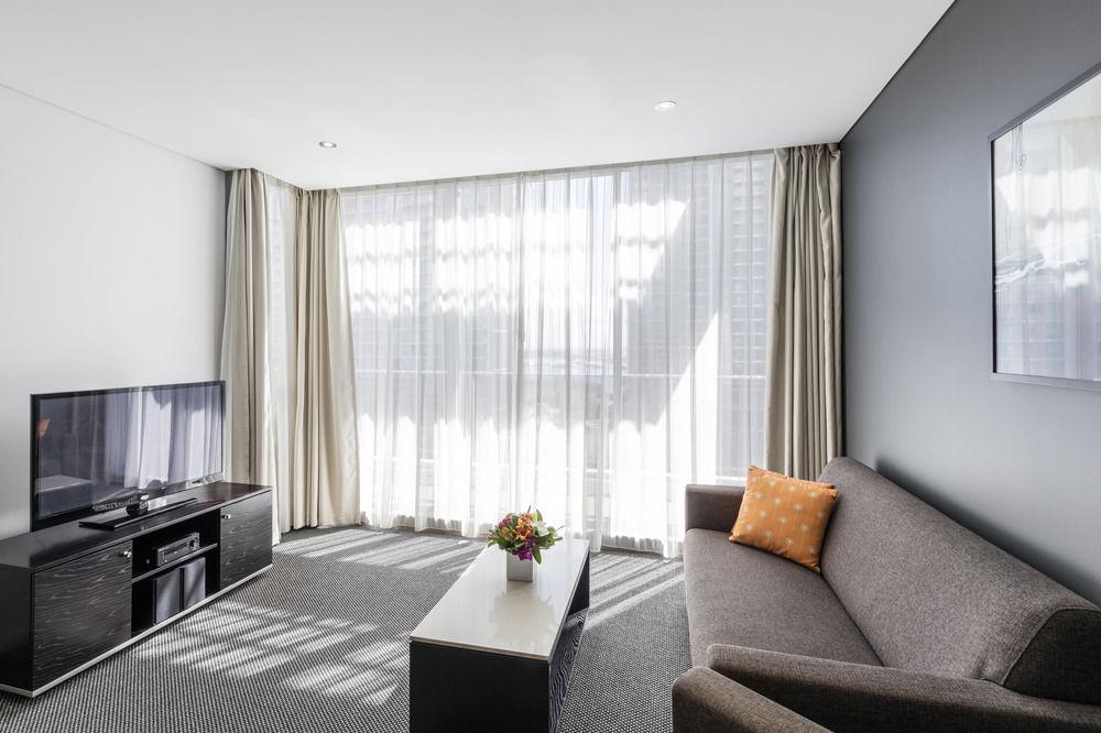 Meriton Serviced Aqua Street Aparthotel Gold Coast