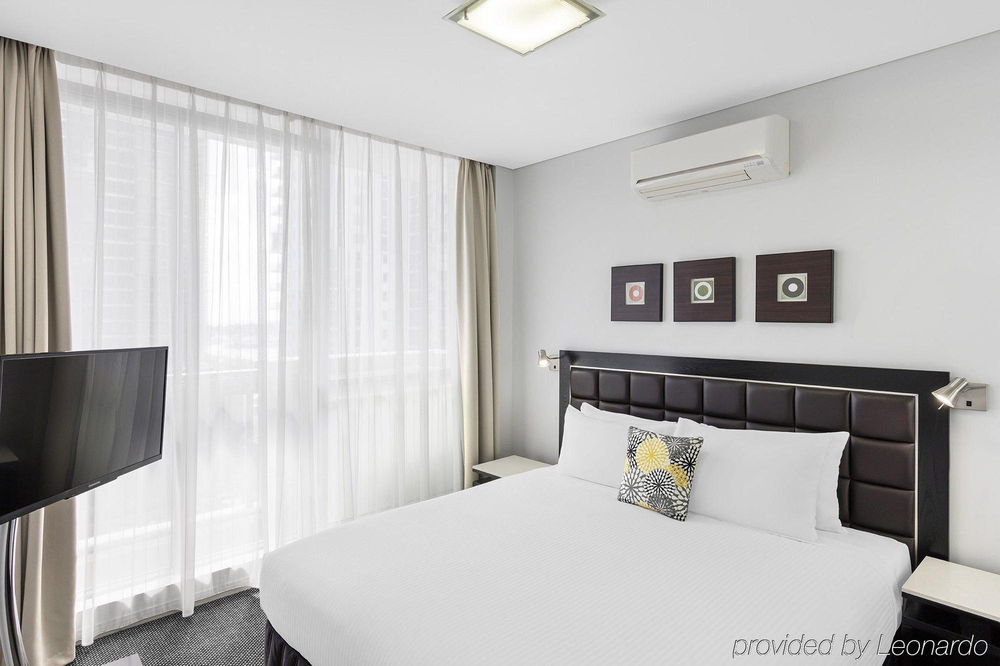 Meriton Serviced Aqua Street 4*