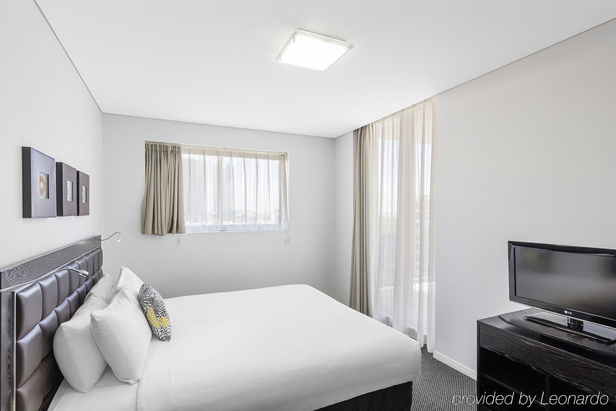 Meriton Serviced Aqua Street Aparthotel 4*