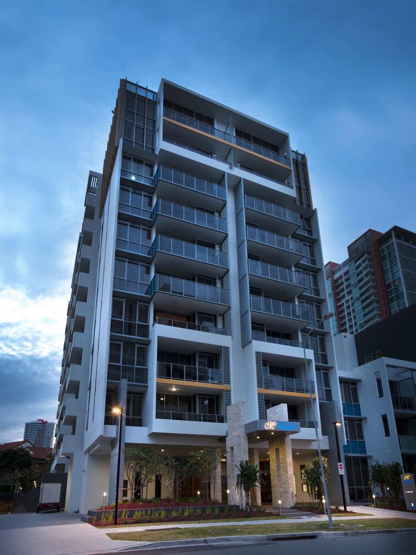 Meriton Serviced Aqua Street Aparthotel