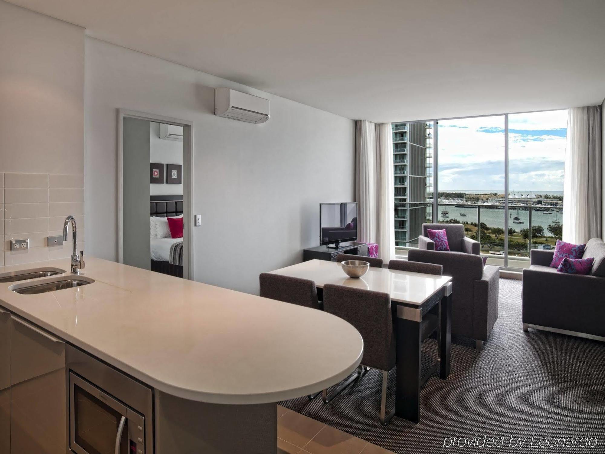 Meriton Serviced Aqua Street 4*