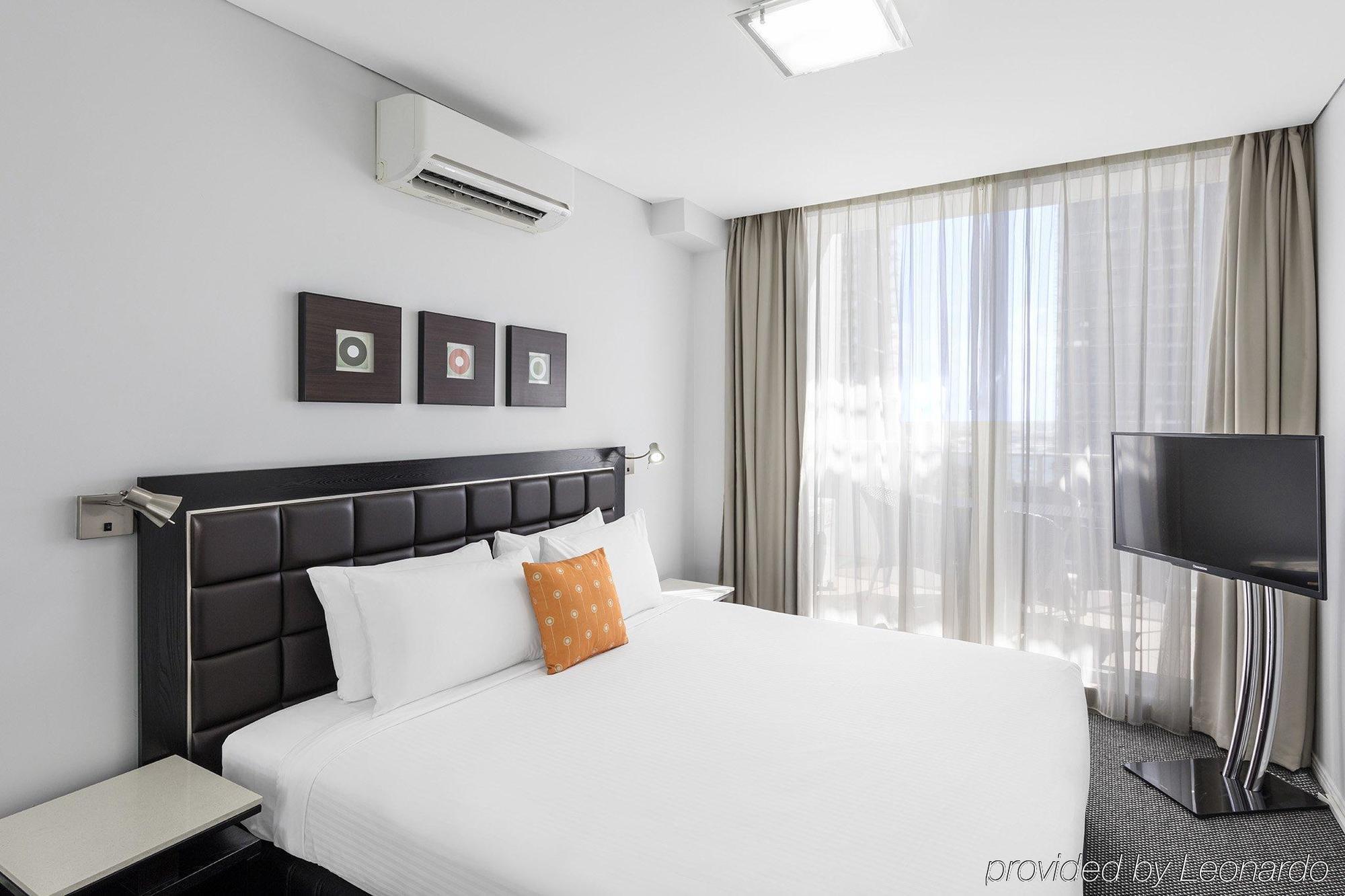 Meriton Serviced Aqua Street Aparthotel 4*