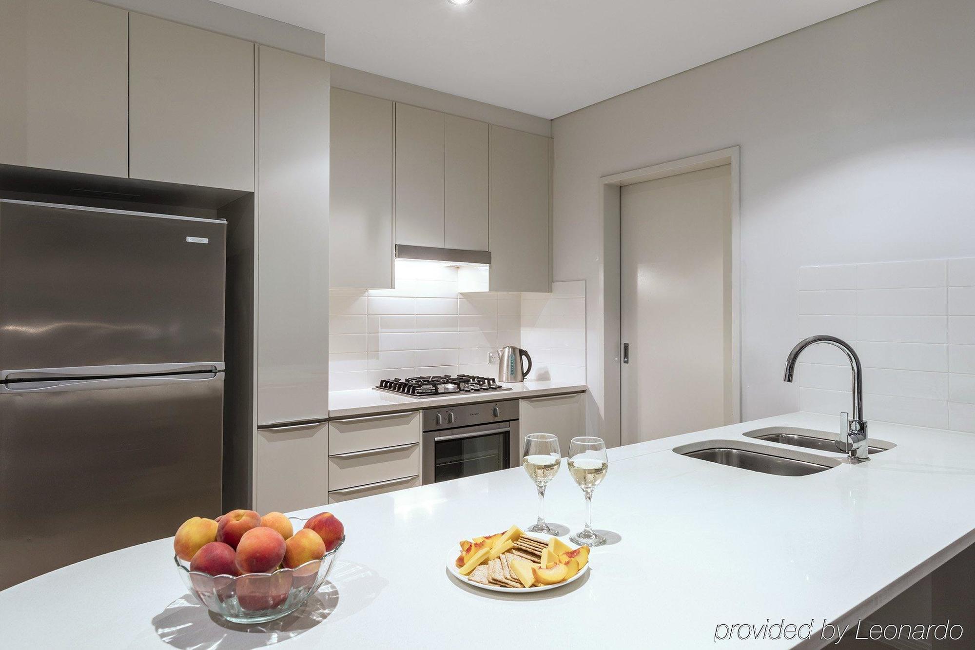 Meriton Serviced Aqua Street Aparthotel